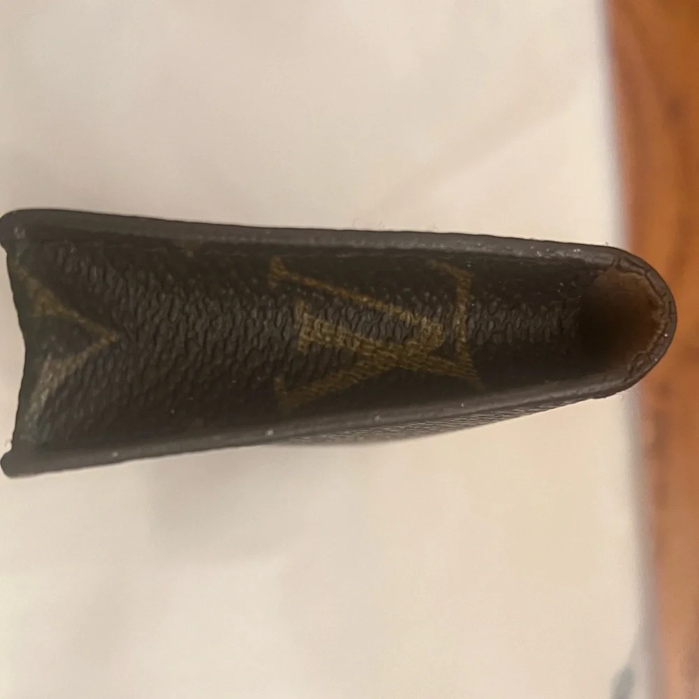 Louis Vuitton Soft Sunglasses Case - Picture 4 of 12